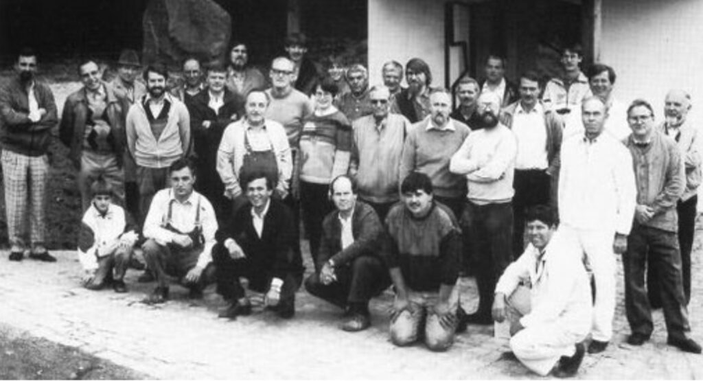 Gründungsmitglieder des Freundeskreises Friedenskapelle Voßhagen bei der Einweihung 1985